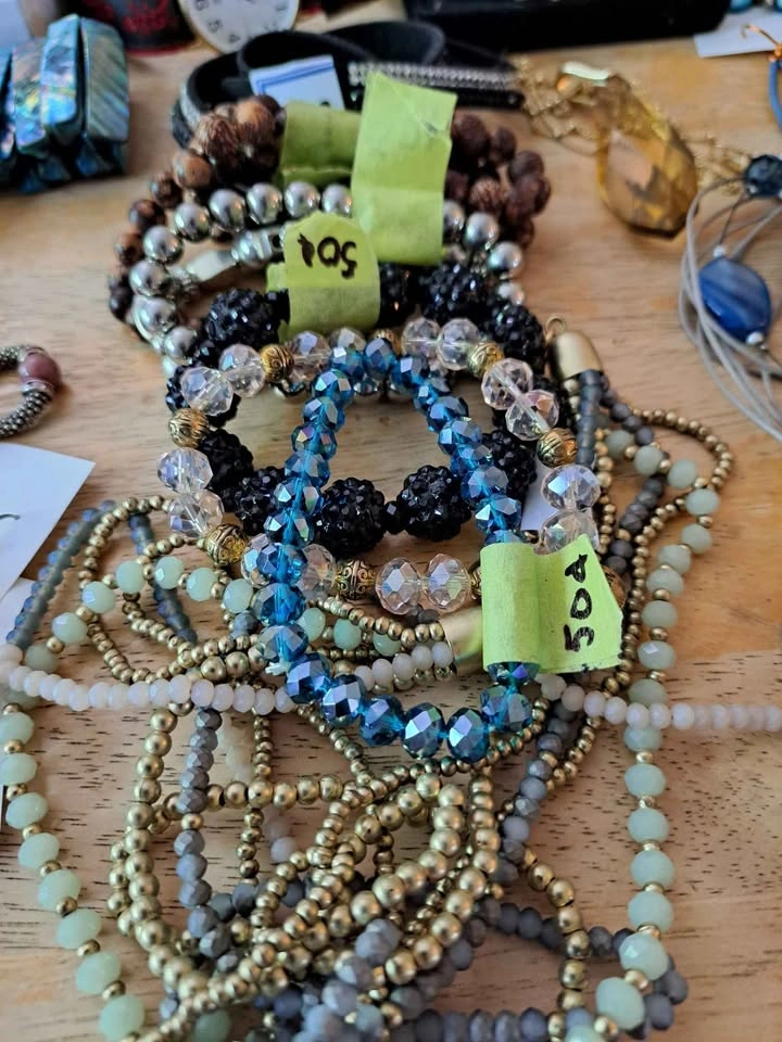 Box of Costume Jewelry - photo 5