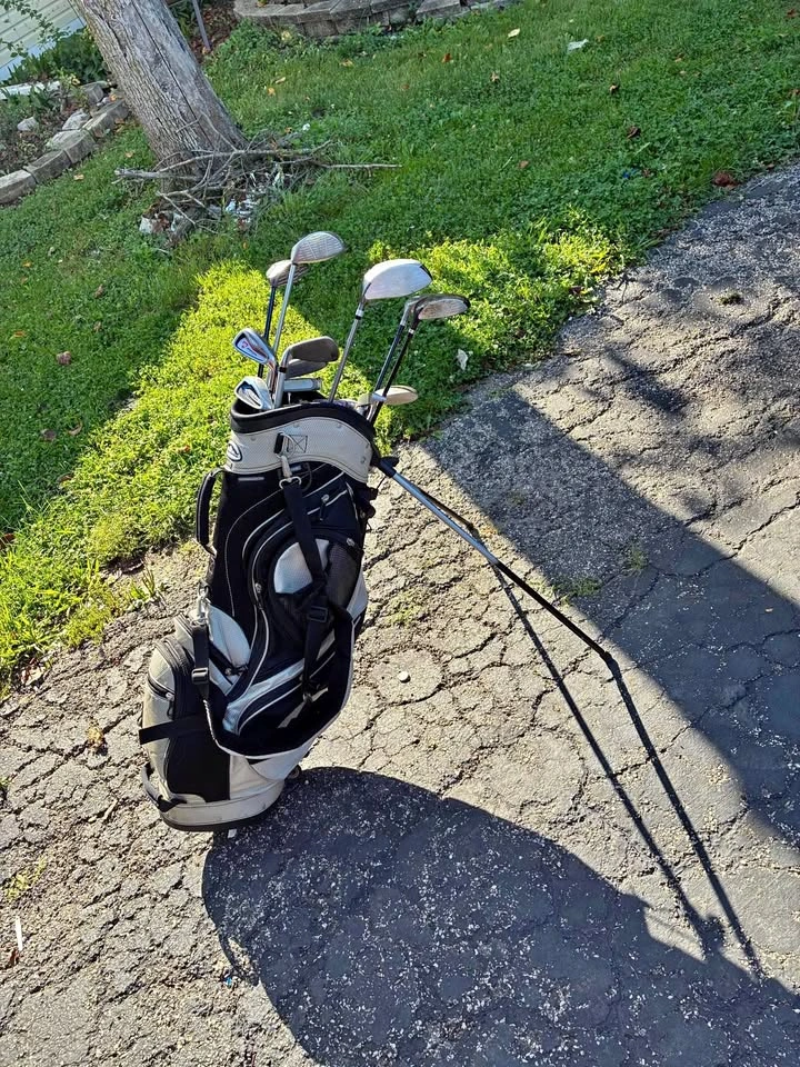 Sun Mountain Standing golf bag with various golf clubs