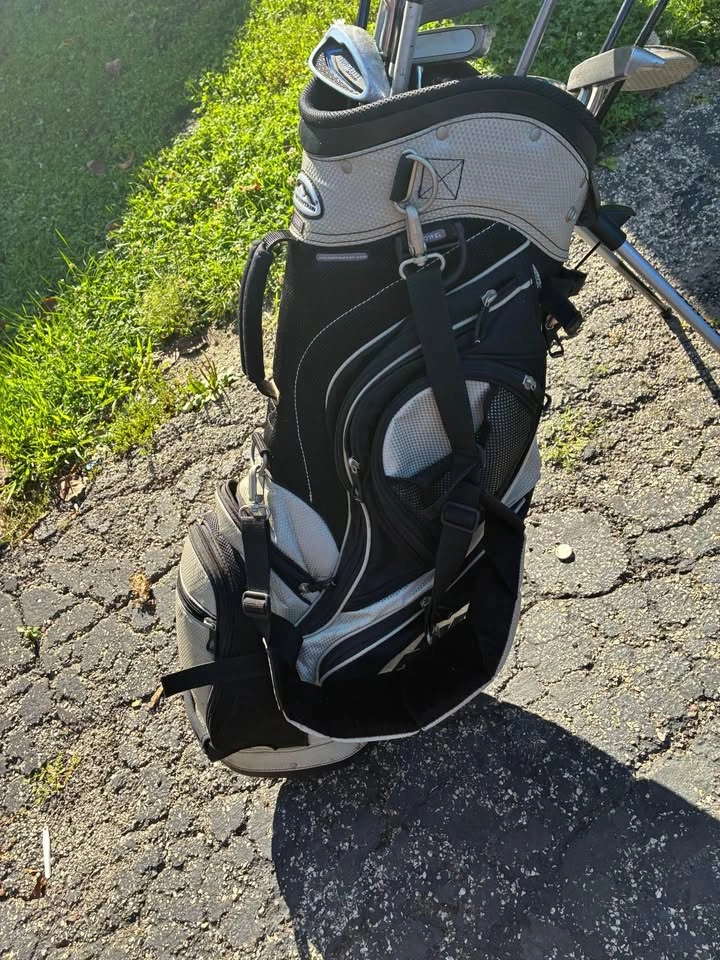 Sun Mountain Standing golf bag with various golf clubs - photo 2
