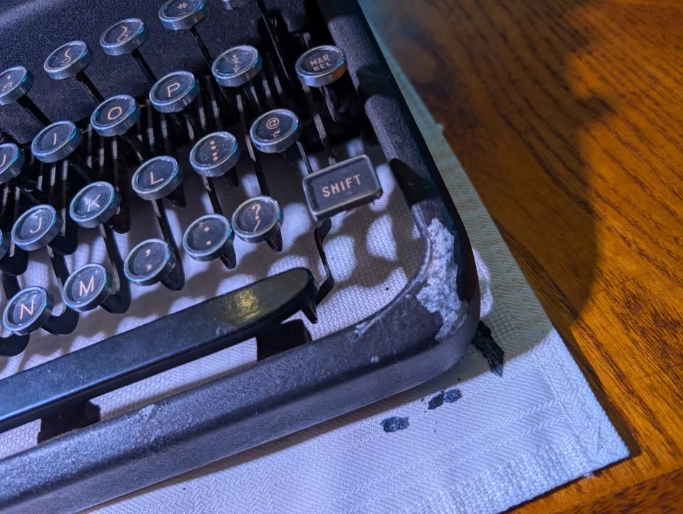 Royal Vintage Typewriter - photo 3