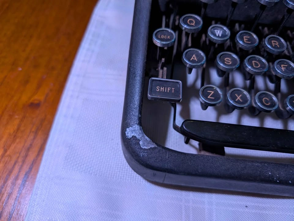 Royal Vintage Typewriter - photo 4