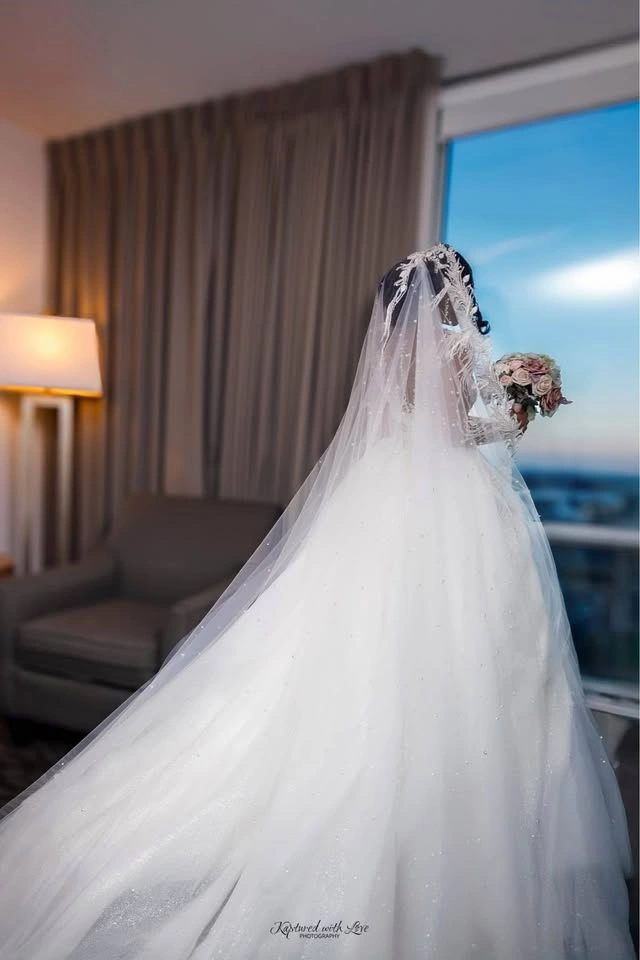 Beautiful Stunning White Ball gown wedding dress - VLADIYAN - photo 4