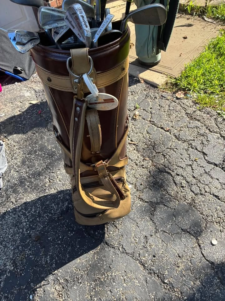 Vintage two-tone brown tan faux leather golf bag and clubs - photo 3