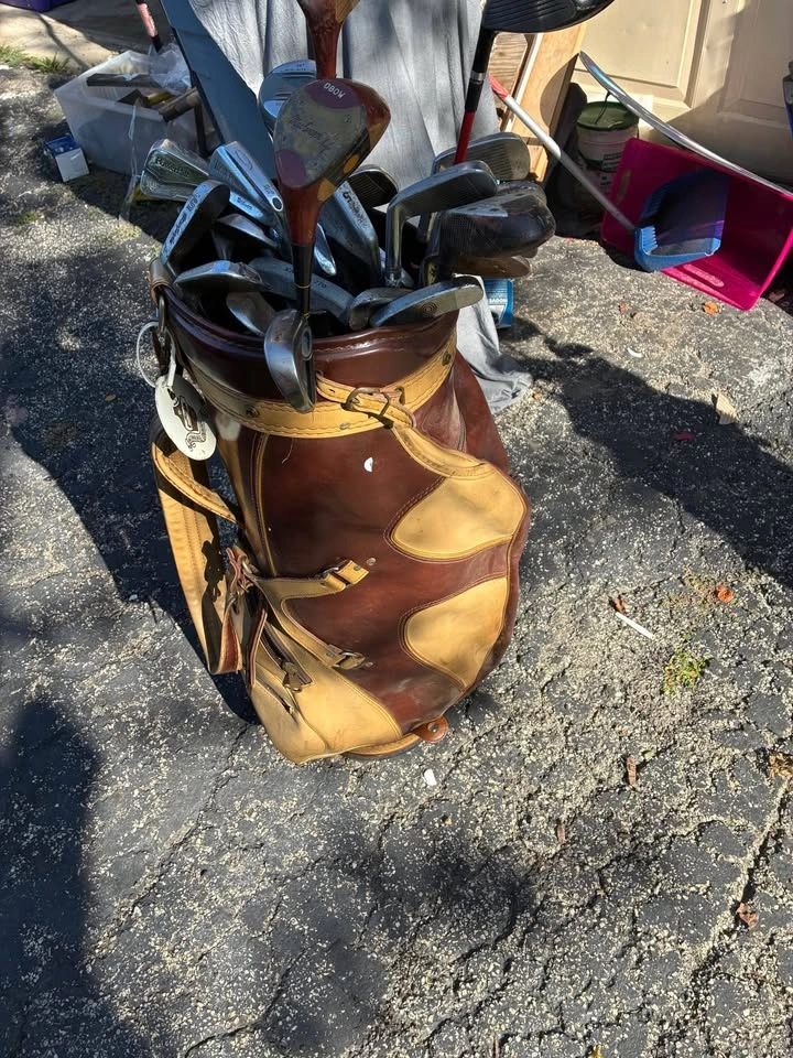Vintage two-tone brown tan faux leather golf bag and clubs - photo 5
