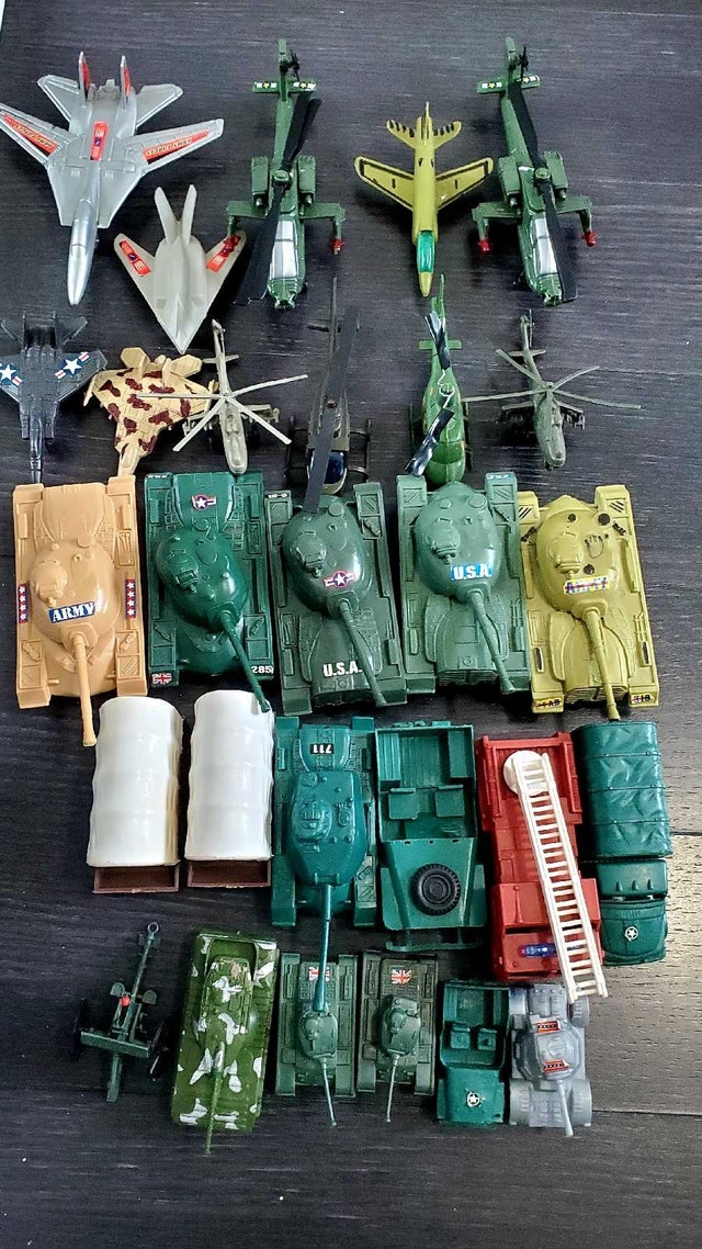 Huge Toy Army Men Playset Lot - photo 2