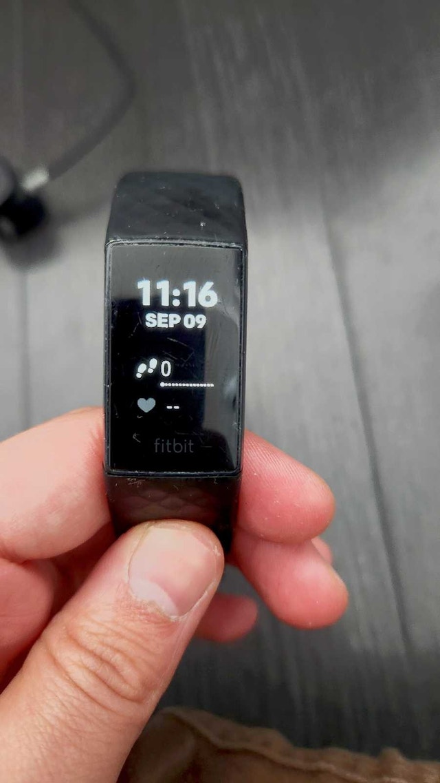 Fitbit Charge 4 - photo 2