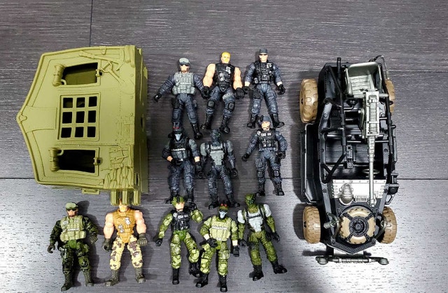 Vintage Military Action Figure Set