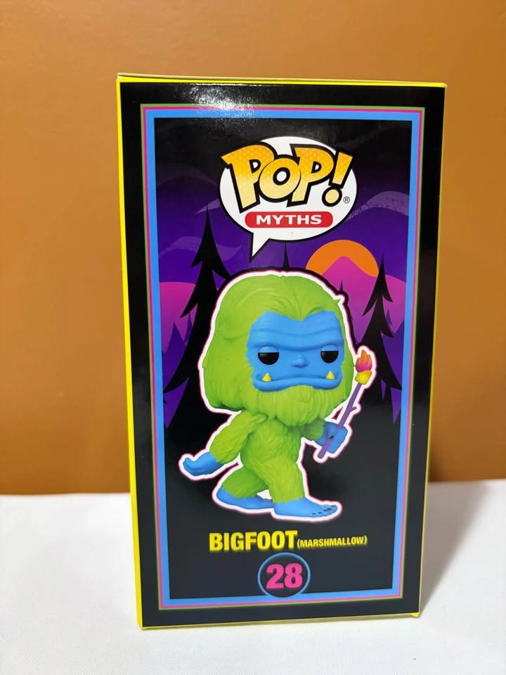 Bigfoot (Marshmallow) (Blacklight) Funko Pop! #28 - Funko HQ Exc - photo 3