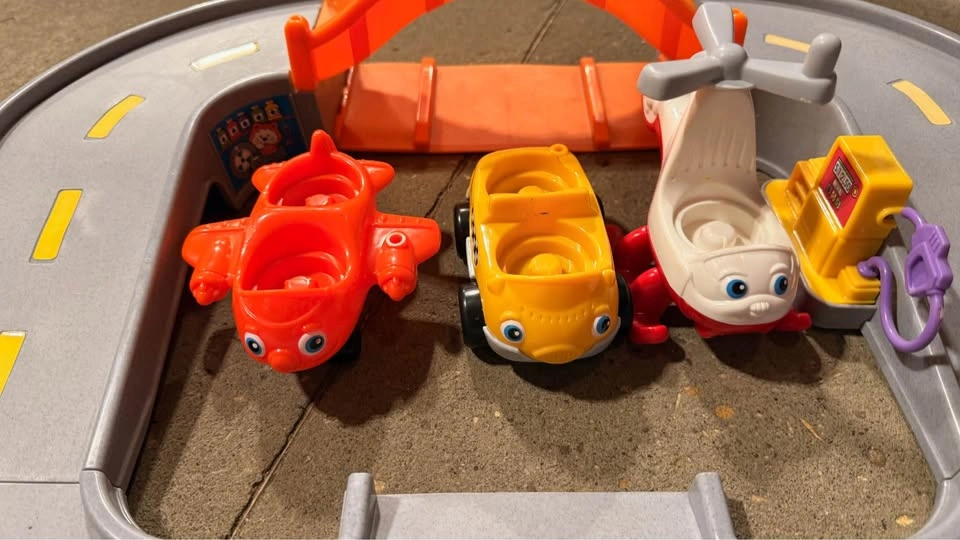 Fisher-Price Little People Vehicle and Track Set - photo 3