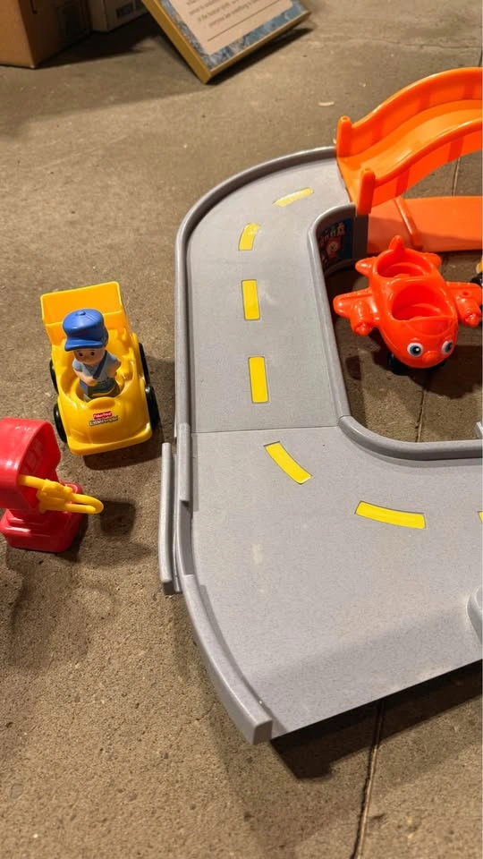 Fisher-Price Little People Vehicle and Track Set - photo 4