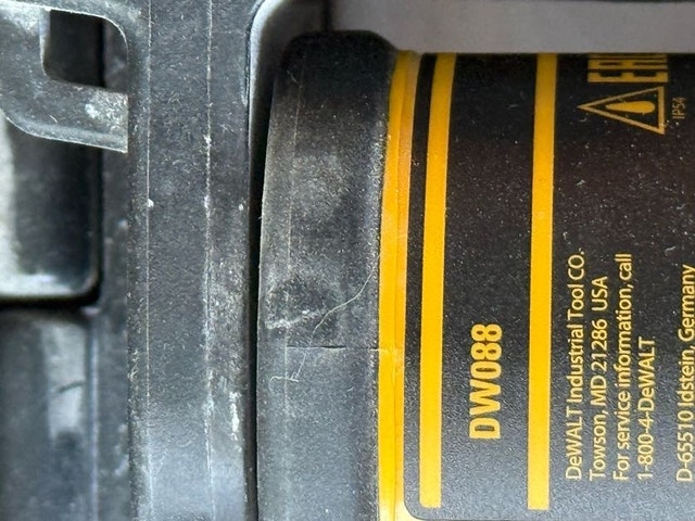DEWALT 50/165 ft. Red Self-Leveling Cross Line Laser Level - photo 2