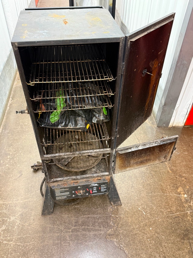Masterbuilt Pro Series 4-Rack Dual Fuel Smoker - photo 4