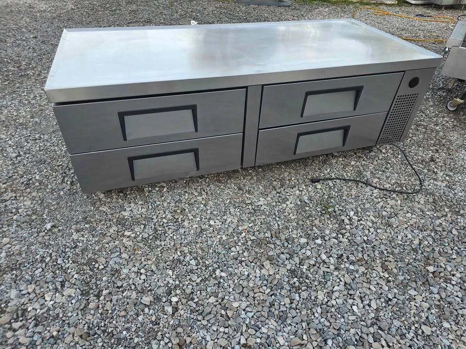 True TRCB-72 72" Four-Drawer Commercial Refrigerated Chef Base - photo 3