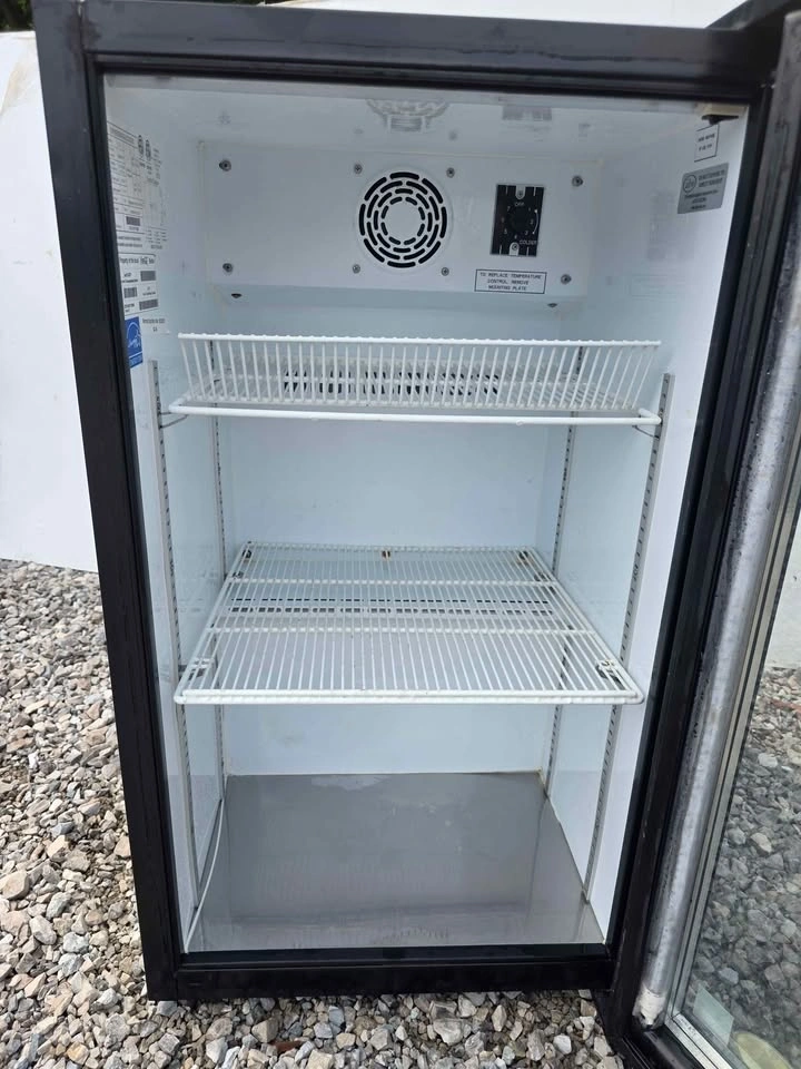 Coca-Cola 5cuft Glass Door Commercial Beverage Cooler - photo 5