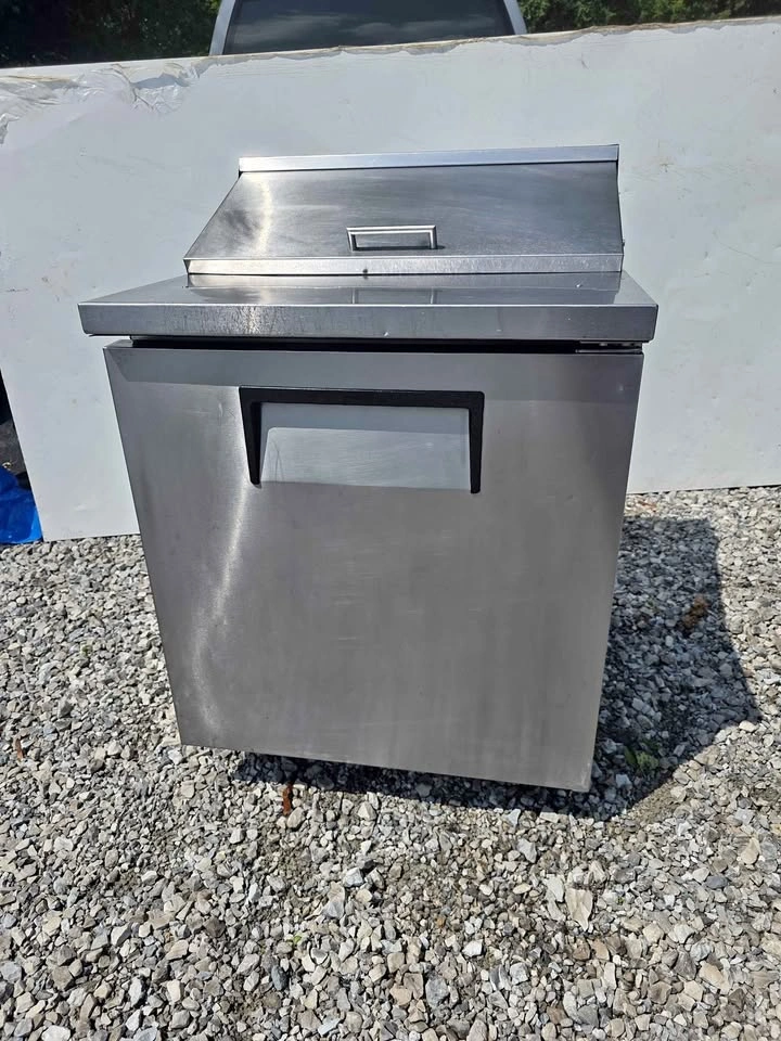 True Single Door Refrigerated Sandwich / Prep Table