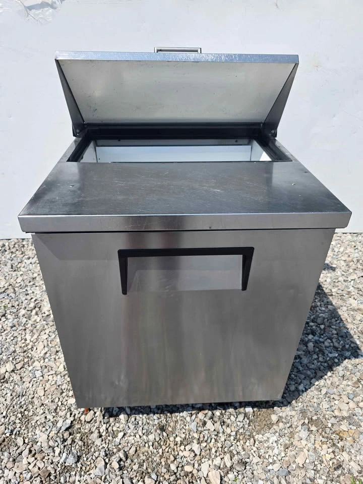 True Single Door Refrigerated Sandwich / Prep Table - photo 2