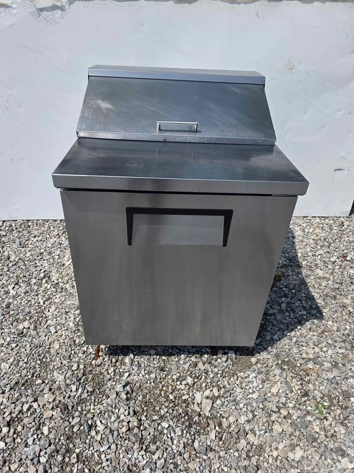 True Single Door Refrigerated Sandwich / Prep Table - photo 3