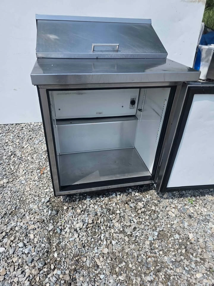 True Single Door Refrigerated Sandwich / Prep Table - photo 4