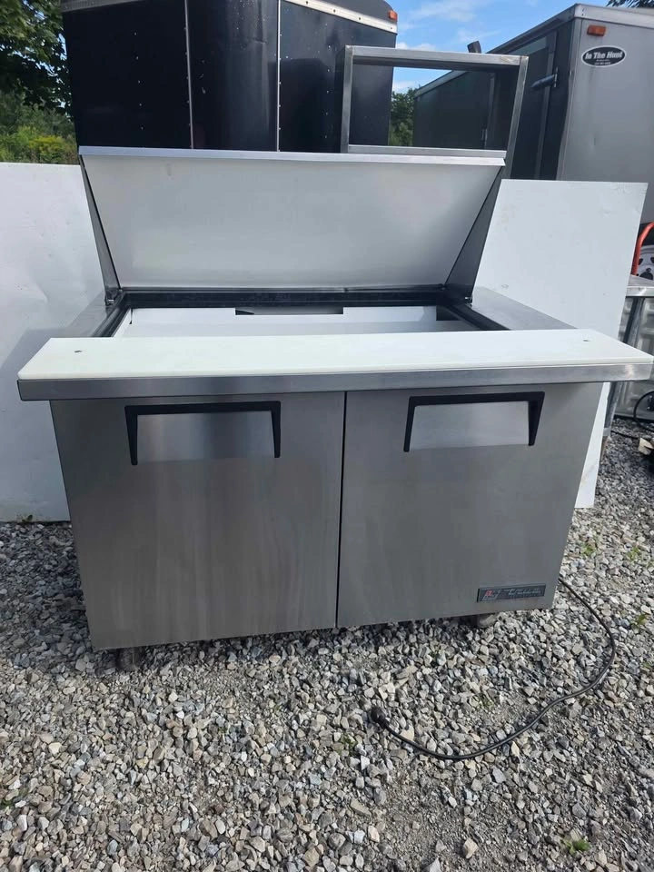 True 48" 2-Door Refrigerated Sandwich / Prep Table For Sale - photo 2