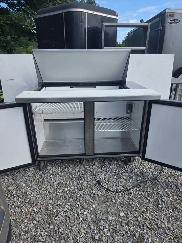 True 48" 2-Door Refrigerated Sandwich / Prep Table For Sale - photo 4