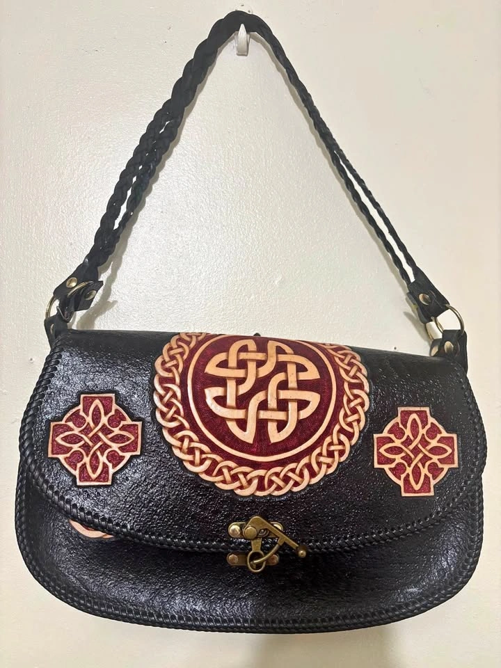 Leather shoulder bag