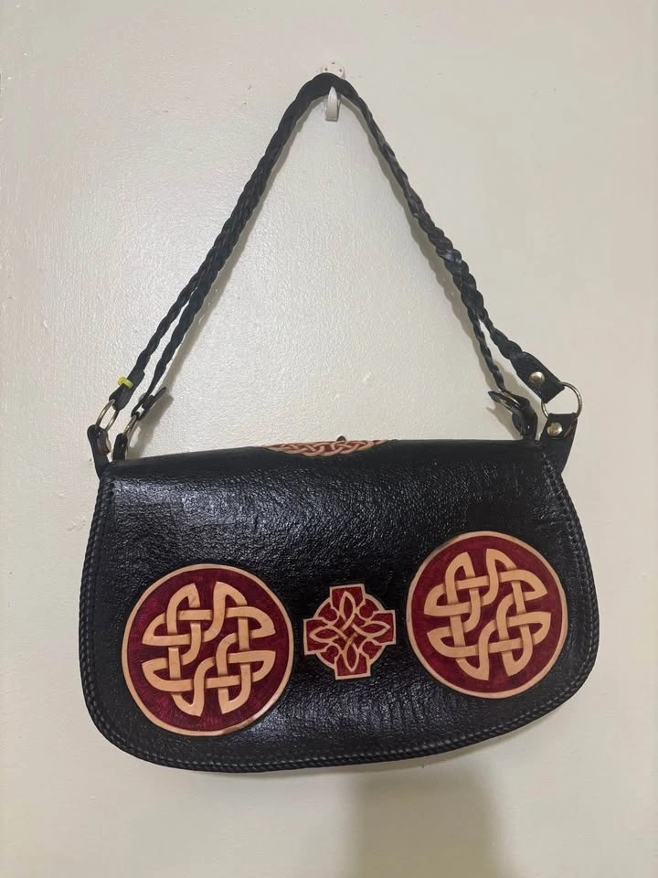 Leather shoulder bag - photo 2