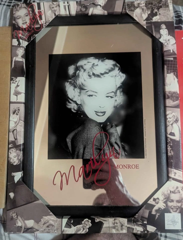 Marilyn Monroe Memorabilia Collection - photo 2