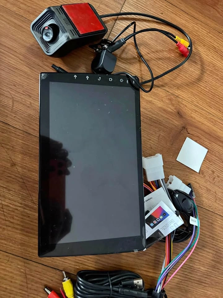 Car Android screen with dashcam