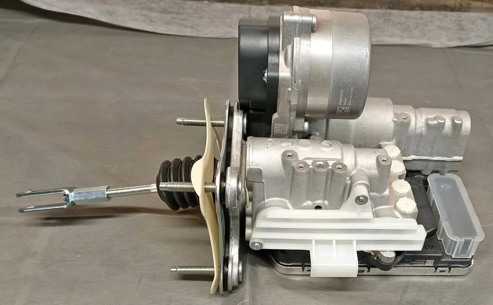 GENUINE FORD OEM BOOSTER ASY-BRAKE PL3Z-2005-B