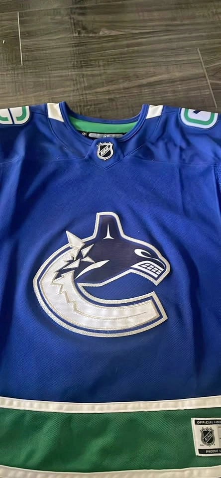 Vancouver Canucks Jr L/XL Jersey