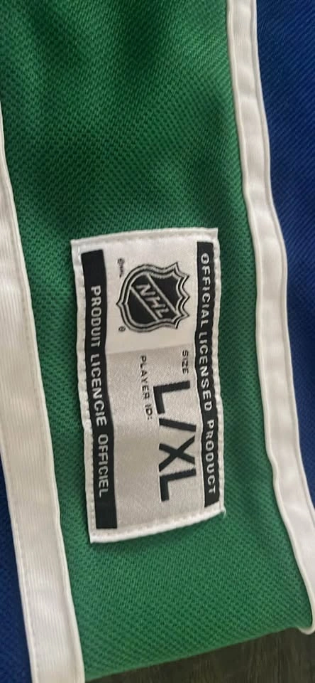 Vancouver Canucks Jr L/XL Jersey - photo 3