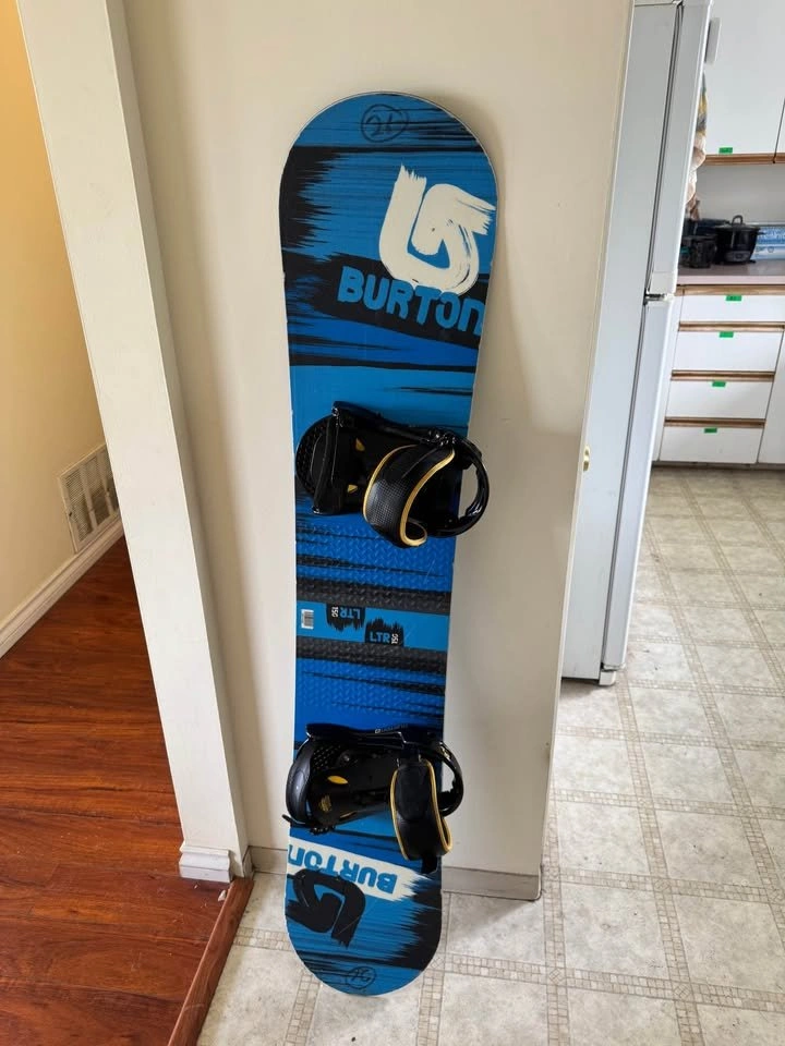 Burton Snowboard with M binding 150cm - photo 2