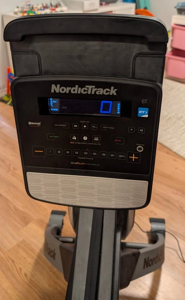NordicTrack RW300 - Rowing Exercise Machine - Great Condition! - photo 3