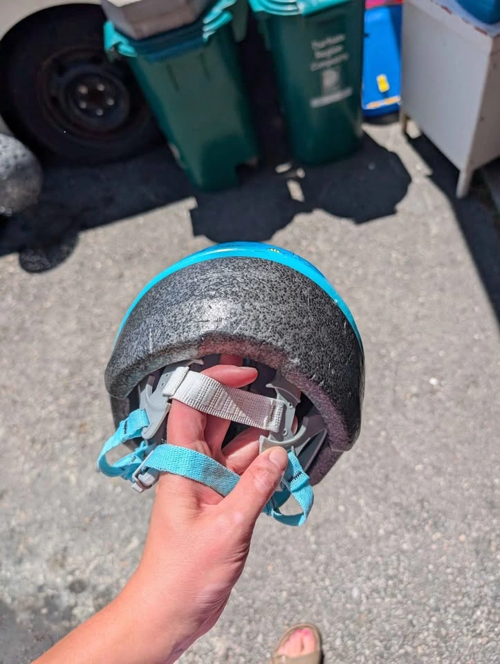 Bell child's bicycle helmet ocean design blue - photo 3