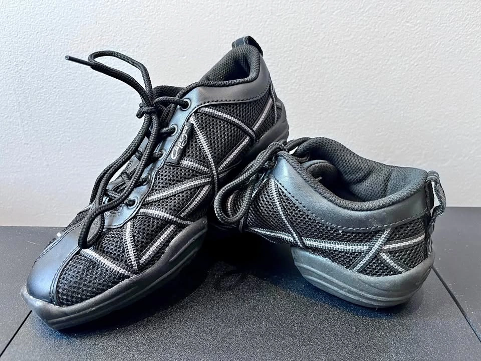 Capezio Dance Sneakers - Black - Size 5
