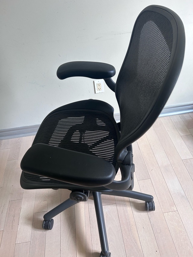 Herman Miller aeron chair - photo 2