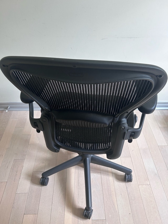 Herman Miller aeron chair - photo 3