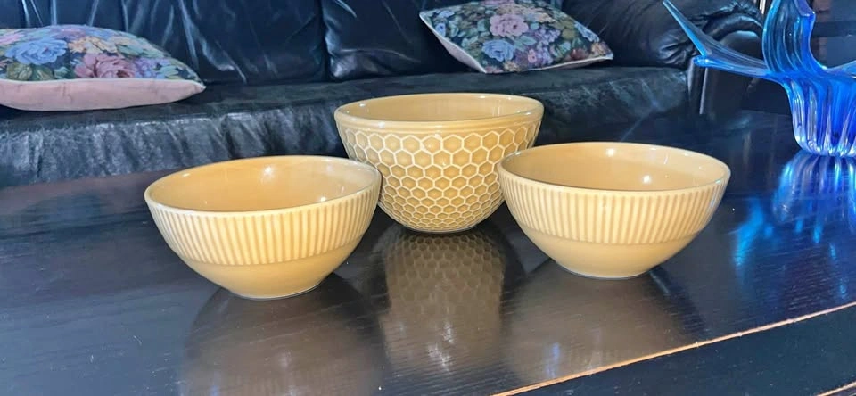 3 ceramic bowls