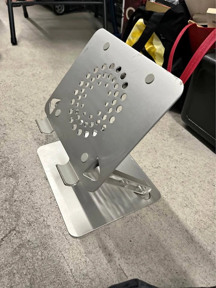 Collapsible laptop stand
