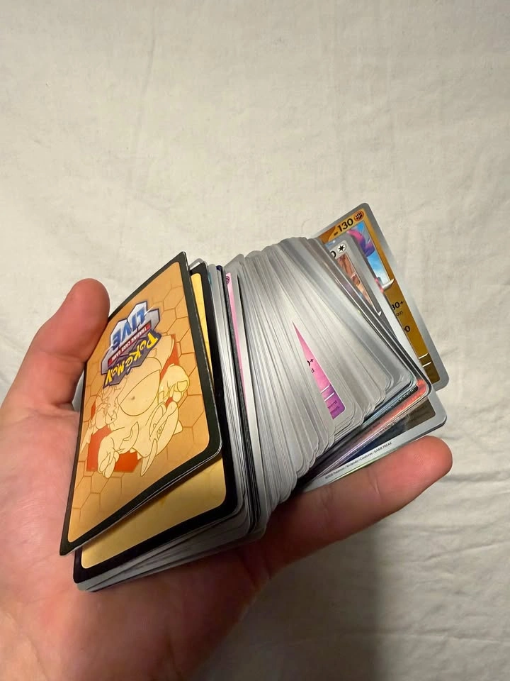 Pokémon Pitch Black; 100+ Cards