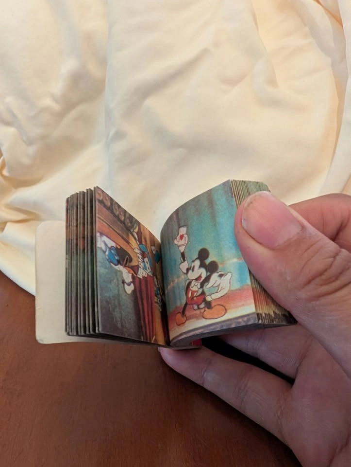 Vintage 1986 Walt Disney moving picture flipbook flip book - photo 4