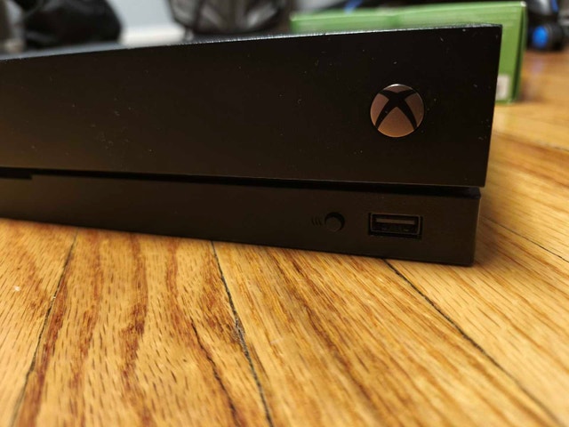 Microsoft Xbox One X Bundle with Controller and Games - photo 2