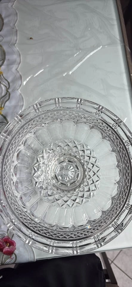 Beautiful Heavy Glass Crystal Bowl – $50 - photo 2