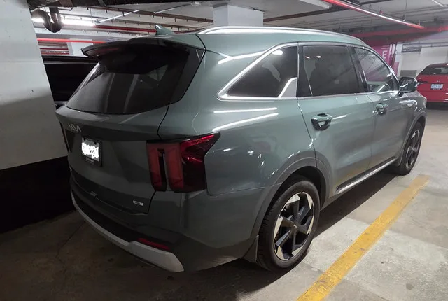 Lease Takeover *2025 Kia Sorento Hybrid EX AWD+$1,000 Incentive* image indicator(3)