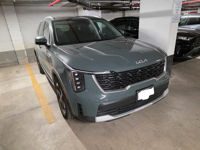 Lease Takeover *2025 Kia Sorento Hybrid EX AWD+$1,000 Incentive* image indicator(7)