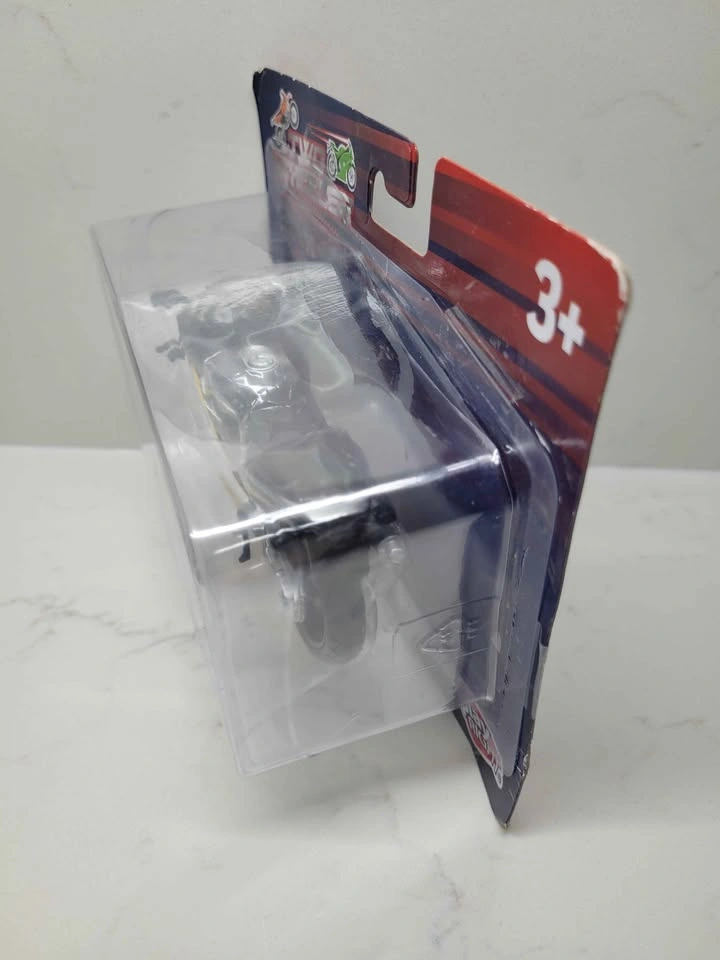 Two Wheeler Suzuki GSX-R toy motorcycle - photo 5