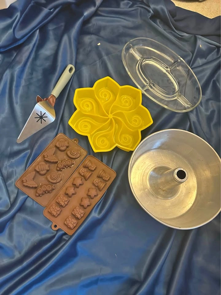 Assorted Baking and Serving Set