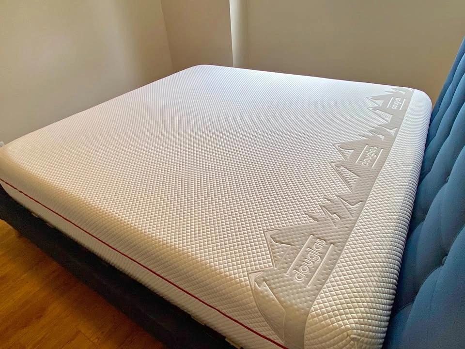 Douglas Summit King Mattress - perfect condition!