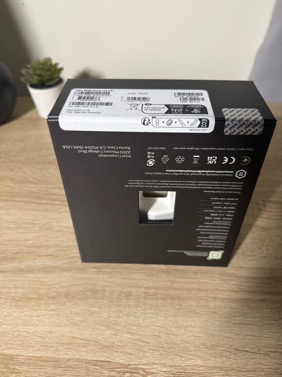 NEW SEALED Intel Ultra 9 285K i9 OPEN TO TRADES & OFFERS - photo 3