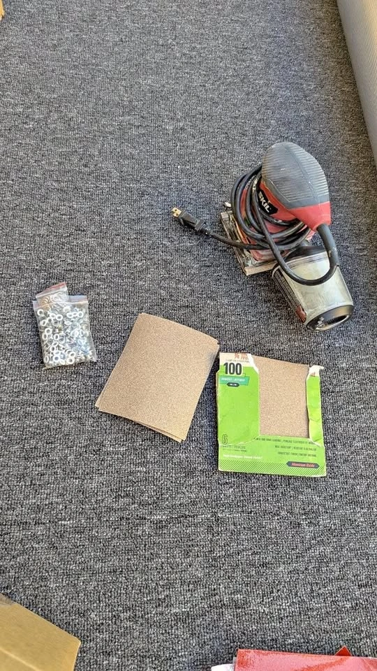 SKIL 1/4 Sheet Palm Sander, Sandpaper & Hardware Bundle